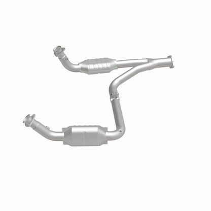MagnaFlow Direct Fit Catalytic Converter 00-01Tahoe/Yukon V8 5.7L
