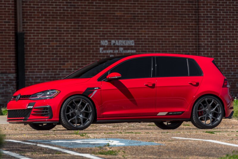 APR A01 Flow Formed 19x8.5 / 5x112 / ET45 / 66.5mm Bore / Gunmetal Grey Wheel