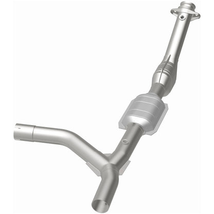 MagnaFlow Direct Fit Catalytic Converter 00-04 Ford E150 4.6L P/S