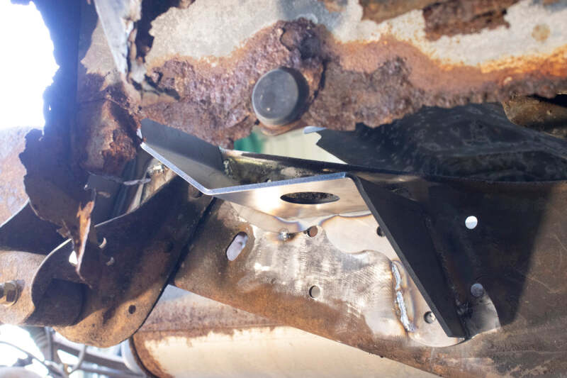 RustBuster Rust Buster 1988-1998 Chevrolet & GMC C/K 1500 & 2500 Bed and Cab Mount Brackets - Right