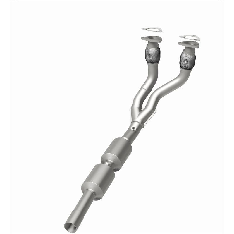 MagnaFlow Direct Fit Catalytic Converter 02-05 Golf 2.8L Underbody
