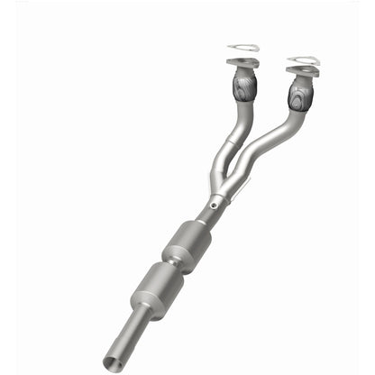 MagnaFlow Direct Fit Catalytic Converter 02-05 Golf 2.8L Underbody