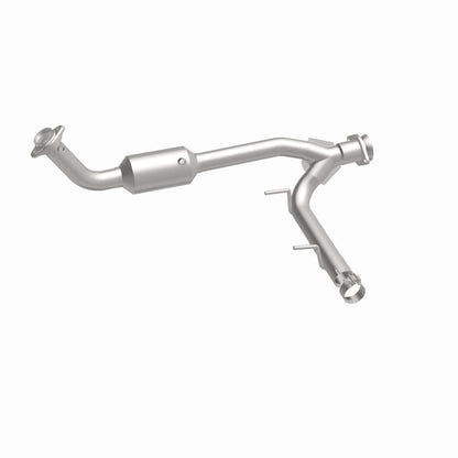 MagnaFlow Direct Fit Catalytic Converter 05-06 Lincoln Navigator 5.4L w/ 3in Main Piping