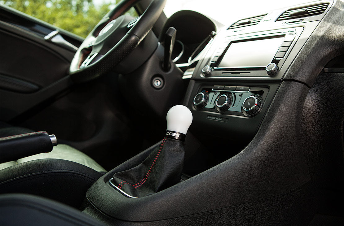 COBB 2V1350-W-BK VW COBB KNOB - WHITE KNOB W/STEALTH BLACK