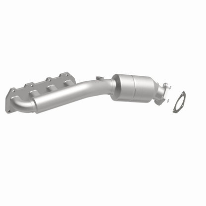 MagnaFlow Direct Fit Catalytic Converter 02-04 Volkswagen Passat 4.0L