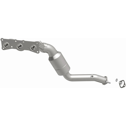 MagnaFlow Direct Fit Catalytic Converter 2008-2010 BMW 528i/528i xDrive 3.0L Underbody