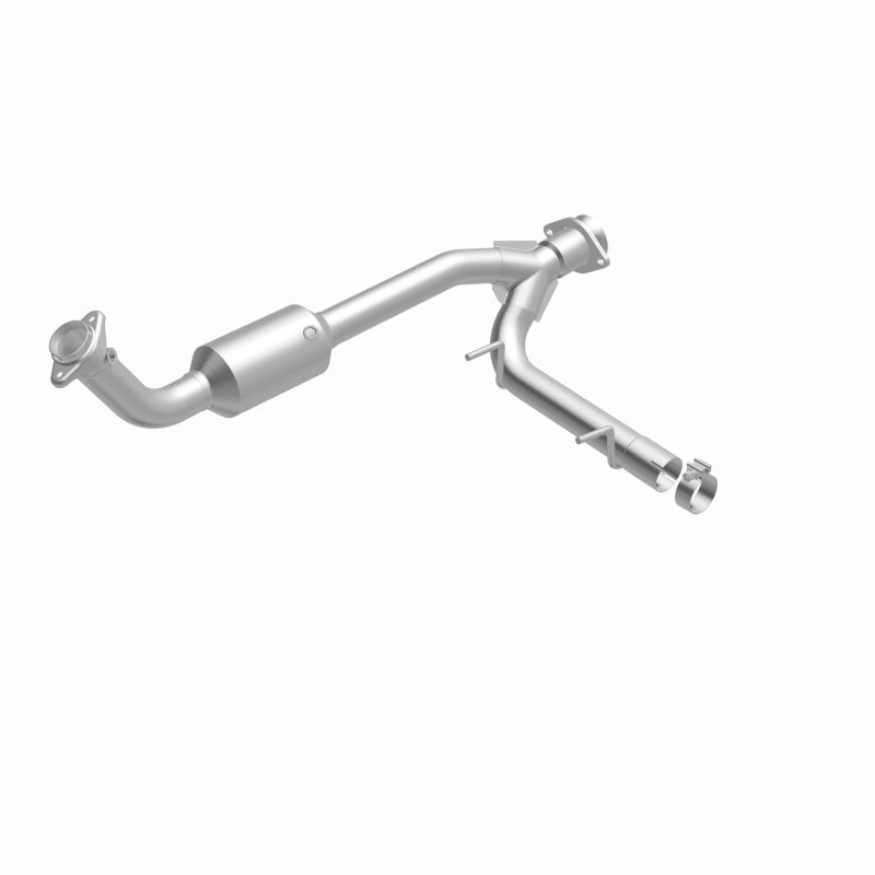 MagnaFlow Direct Fit Catalytic Converter 05-06 Lincoln Navigator 5.4L w/ 3in Main Piping