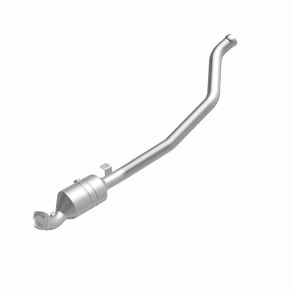 MagnaFlow Direct Fit Catalytic Converter 2006-2011 R350 3.5 L Underbody