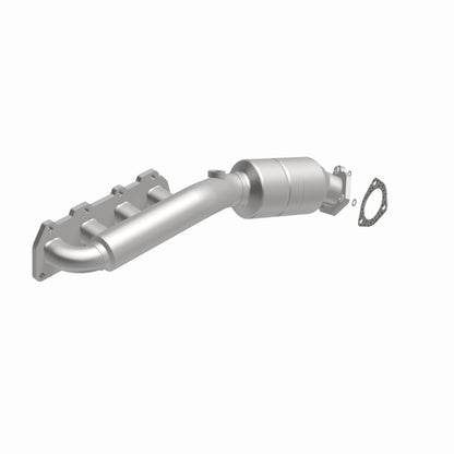 MagnaFlow Direct Fit Catalytic Converter 02-04 Volkswagen Passat 4.0L