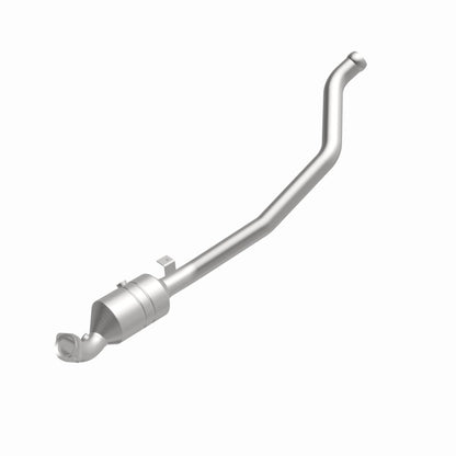 MagnaFlow Direct Fit Catalytic Converter 2006-2011 R350 3.5 L Underbody
