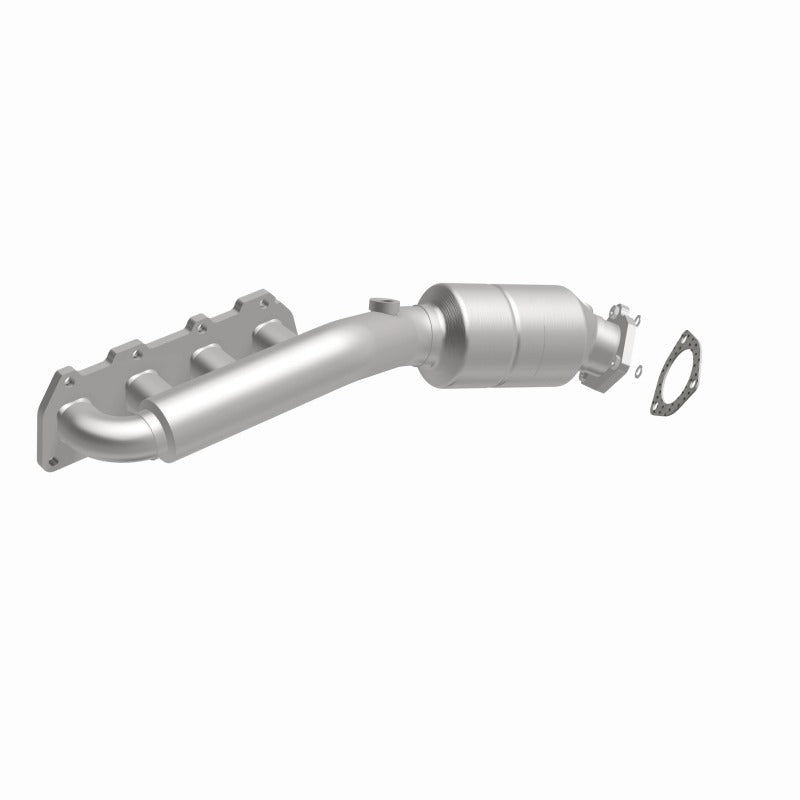 MagnaFlow Direct Fit Catalytic Converter 02-04 Volkswagen Passat 4.0L