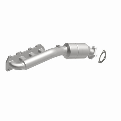 MagnaFlow Direct Fit Catalytic Converter 02-04 Volkswagen Passat 4.0L