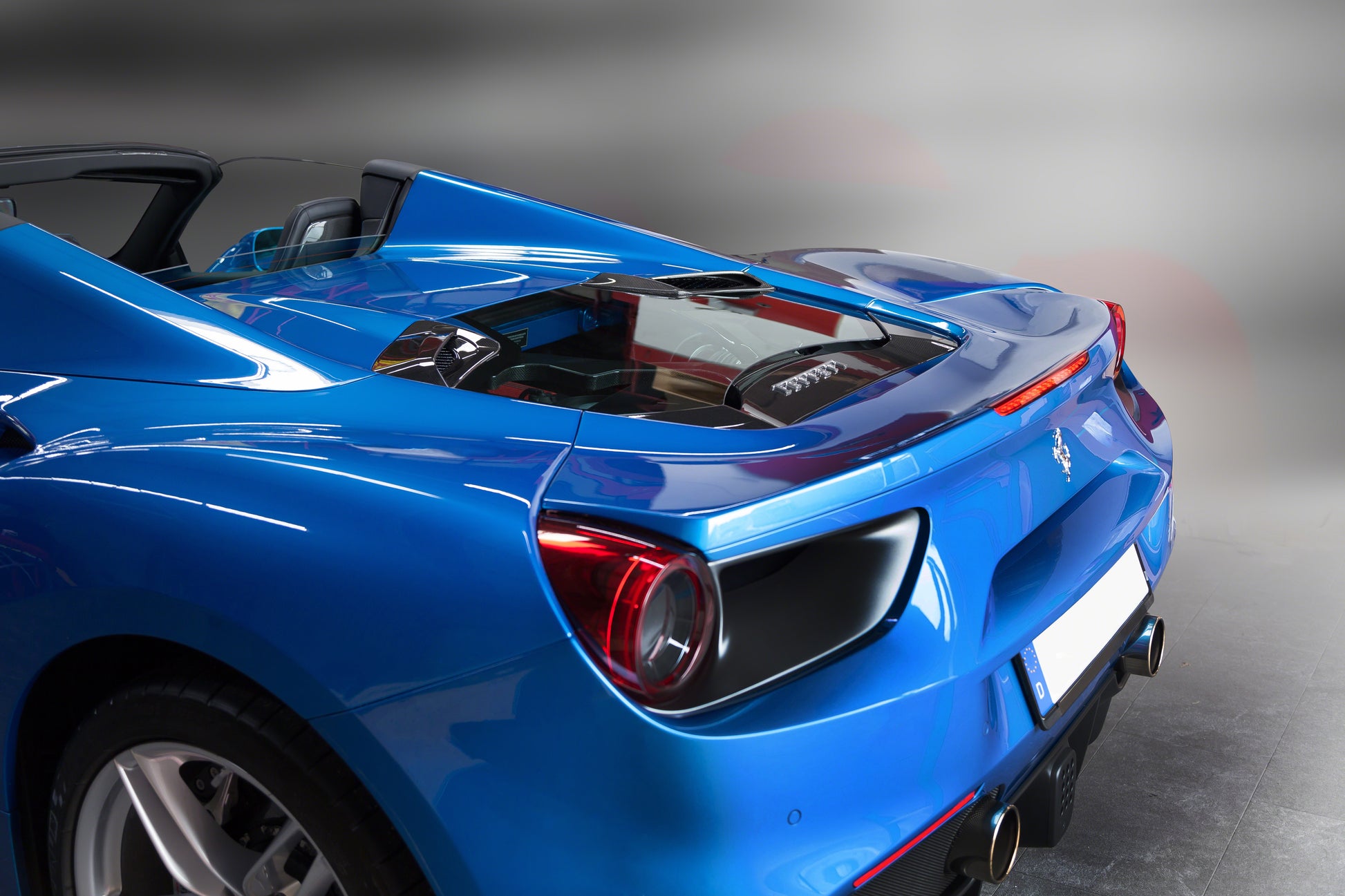 Capristo 03FE08710013LG Ferrari 488 GTS/Pista Carbon and Glass Bonnet 