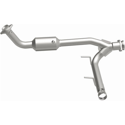 MagnaFlow Direct Fit Catalytic Converter 05-06 Lincoln Navigator 5.4L w/ 3in Main Piping