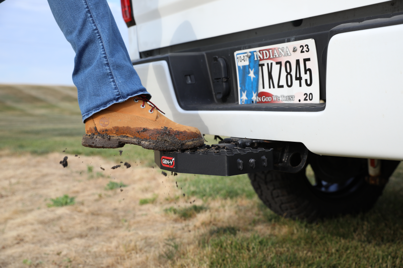 GEN-Y Hitch Gen-Y 2in Shank Heavy-Duty 500lb Capacity Serrated Hitch Step