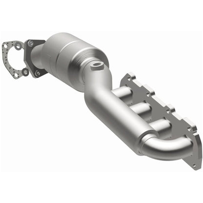 MagnaFlow Direct Fit Catalytic Converter 02-04 Volkswagen Passat 4.0L