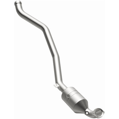 MagnaFlow Direct Fit Catalytic Converter 2006-2011 R350 3.5 L Underbody