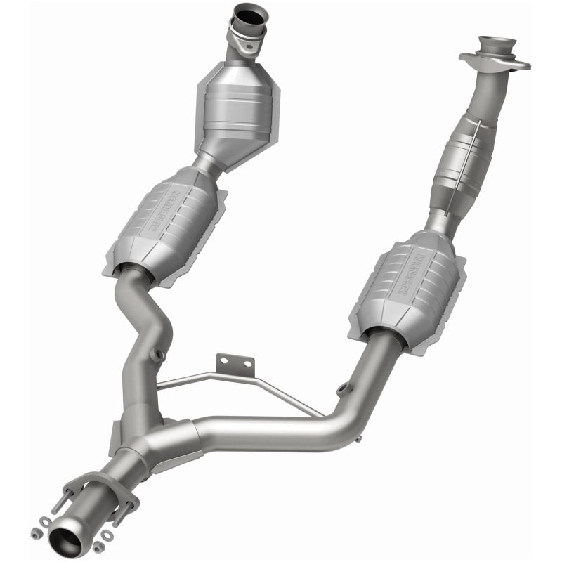 MagnaFlow Direct Fit Catalytic Converter 96-98 Ford Mustang 3.8L