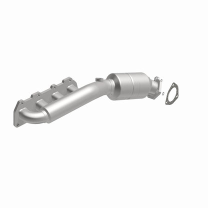 MagnaFlow Direct Fit Catalytic Converter 02-04 Volkswagen Passat 4.0L