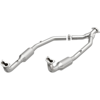MagnaFlow Direct Fit Catalytic Converter OEM 2003 Land Rover Discovery Underbody