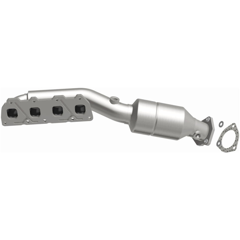 MagnaFlow Direct Fit Catalytic Converter 02-04 Volkswagen Passat 4.0L