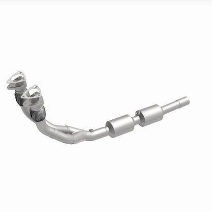 MagnaFlow Direct Fit Catalytic Converter 02-05 Golf 2.8L Underbody