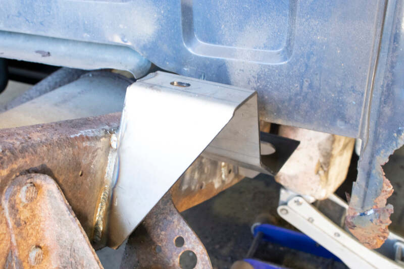 RustBuster Rust Buster 1988-1998 Chevrolet & GMC C/K 1500 & 2500 Bed and Cab Mount Brackets - Right
