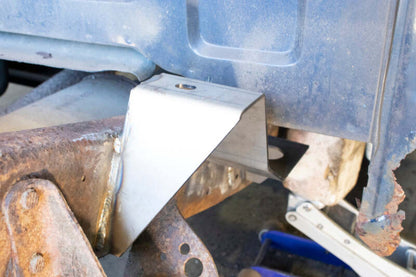 RustBuster Rust Buster 1988-1998 Chevrolet & GMC C/K 1500 & 2500 Bed and Cab Mount Brackets - Right