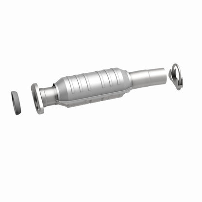 MagnaFlow Direct Fit Catalytic Converter 04-06 Toyota Sienna 3.3L AWD Rear