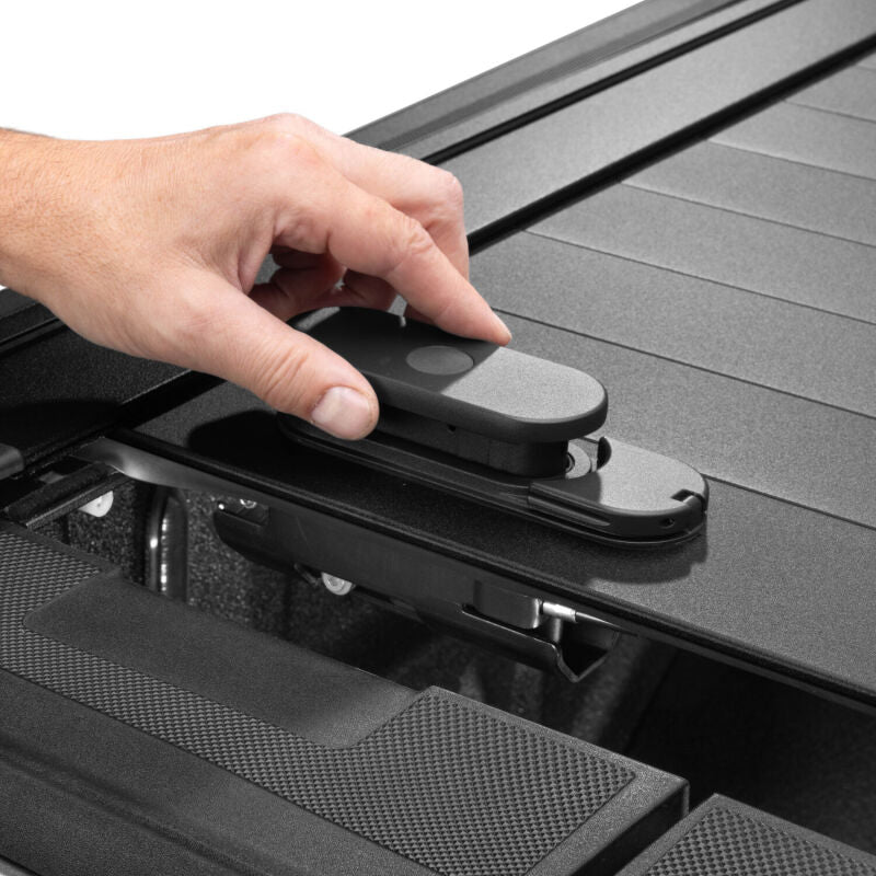 Retrax 07-18 Tundra Regular & Double Cab 6.5ft Bed with Deck Rail System RetraxPRO XR