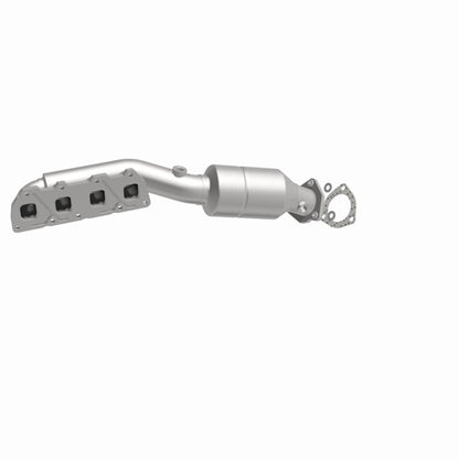 MagnaFlow Direct Fit Catalytic Converter 02-04 Volkswagen Passat 4.0L