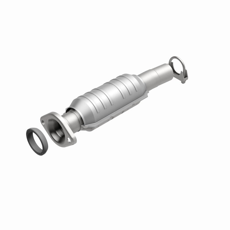 MagnaFlow Direct Fit Catalytic Converter 04-06 Toyota Sienna 3.3L AWD Rear