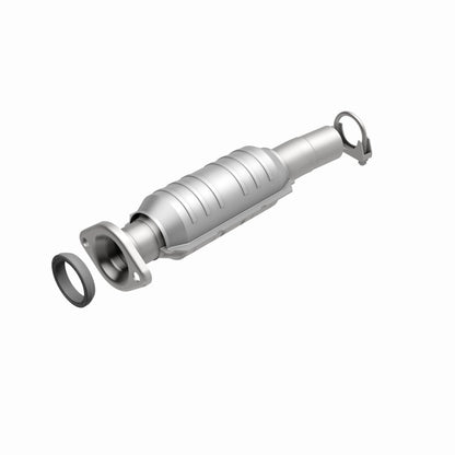 MagnaFlow Direct Fit Catalytic Converter 04-06 Toyota Sienna 3.3L AWD Rear