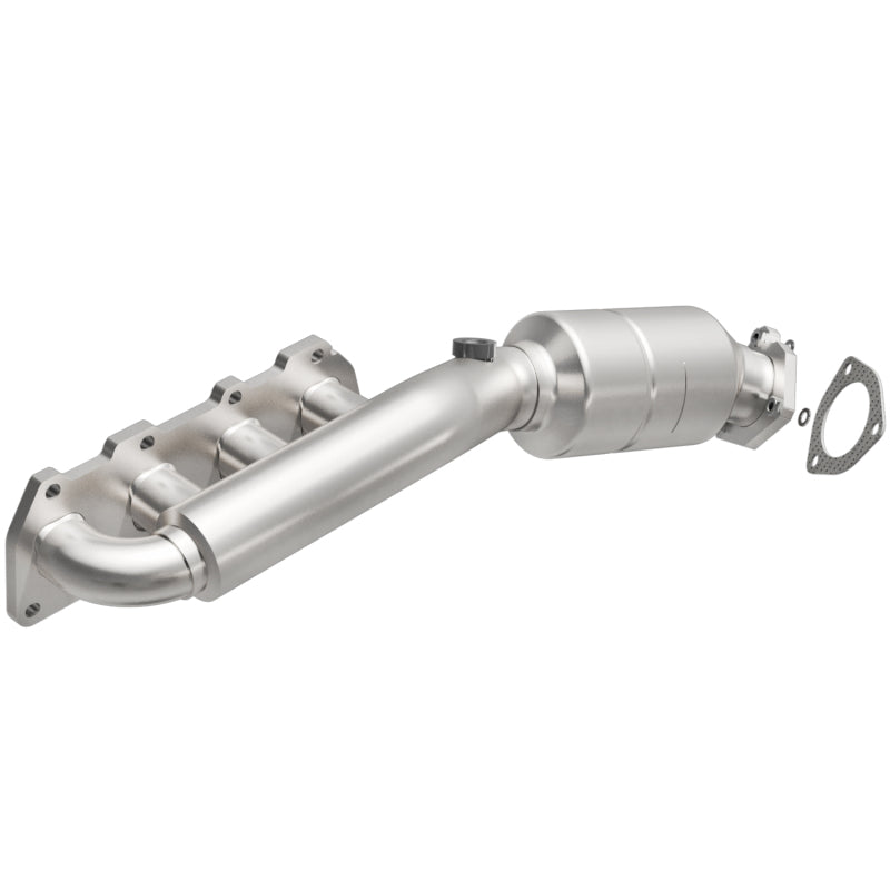 MagnaFlow Direct Fit Catalytic Converter 02-04 Volkswagen Passat 4.0L