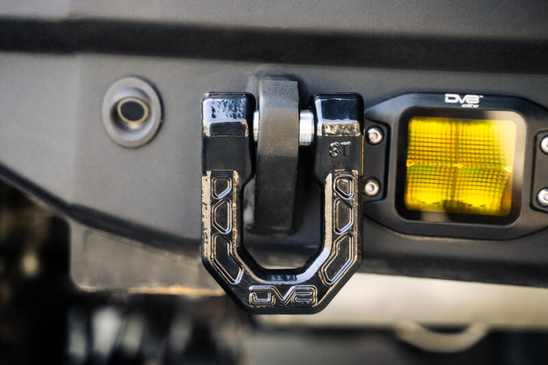 DV8 Offroad Elite Series D-Ring Shackles - Pair (Red)