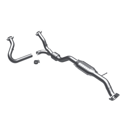 MagnaFlow Direct Fit Catalytic Converter 00-05 Blazer 4WD 4.3L