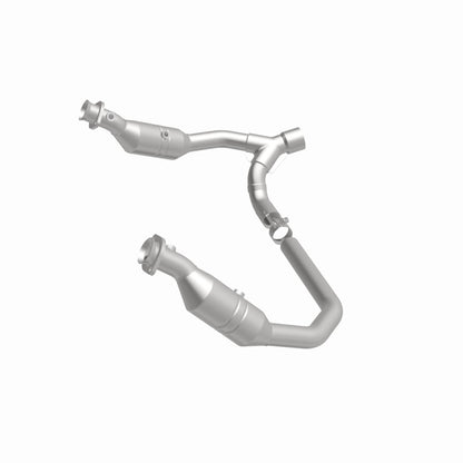 MagnaFlow Direct Fit Catalytic Converter 06-07 Ram 1500 4.7L Underbody