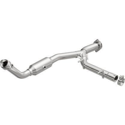 MagnaFlow 05-06 Ford Expedition 5.4L Direct Fit Converter