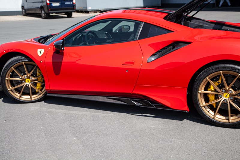 Capristo 03FE08710045LG Ferrari 488/F8 Side Skirts (WITH Wings) 