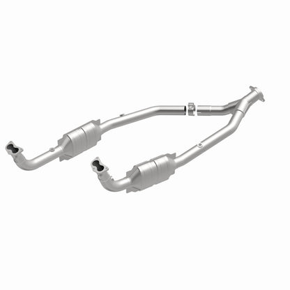 MagnaFlow Direct Fit Catalytic Converter OEM 2003 Land Rover Discovery Underbody