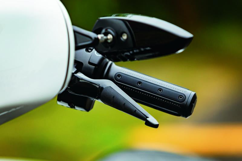 Kuryakyn Heavy Industry Grips Throttle-By-Wire Chrome