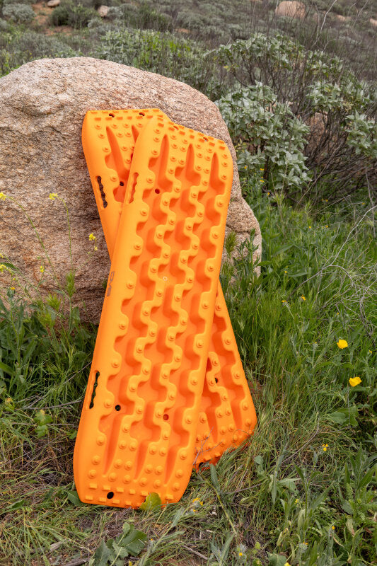 DV8 Offroad DV8 Xtract Traction Boards | Pair | Orange