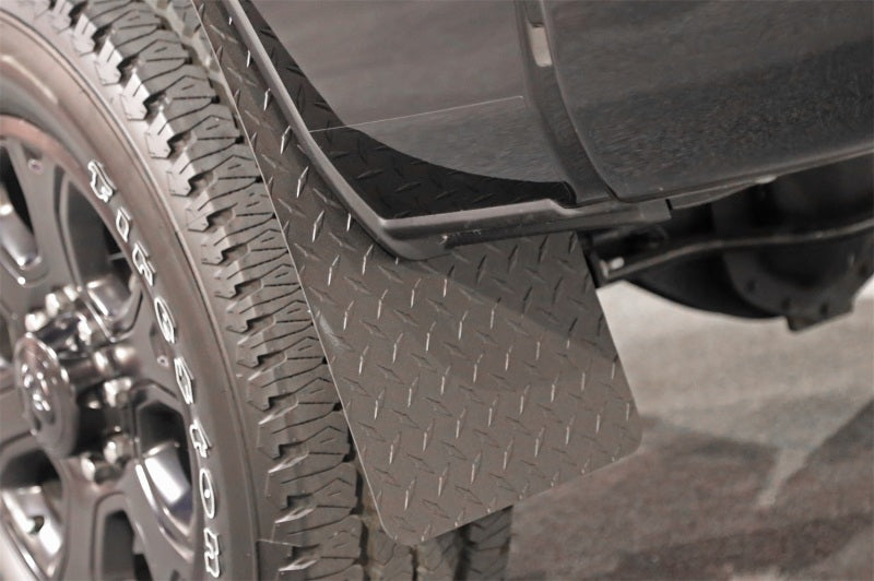 Dee Zee Universal Flaps Brite-Tread Universal 11x19 Notched (Txt Blk)