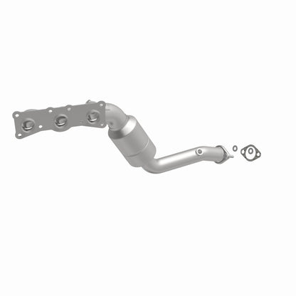 MagnaFlow Direct Fit Catalytic Converter 2008-2010 BMW 528i/528i xDrive 3.0L Underbody