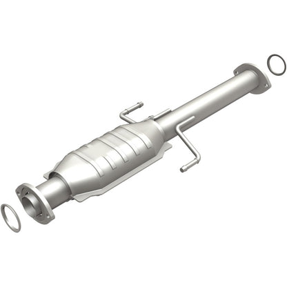MagnaFlow Direct Fit Catalytic Converter 01-04 Toyota Tacoma 3.4L Rear