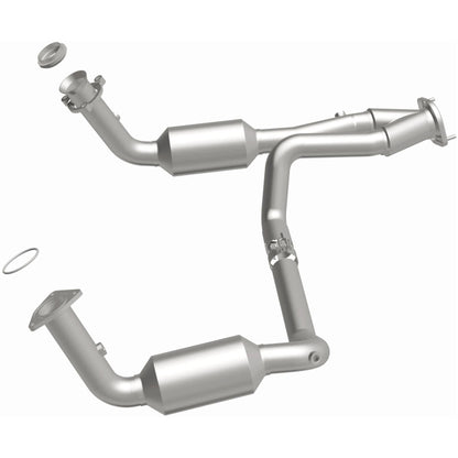 MagnaFlow DF Catalytic Conv OEM 2005 GMC Sierra/Chevrolet Silverado 1500/Cadillac Escalade Underbody
