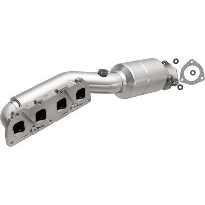 MagnaFlow Direct Fit Catalytic Converter 02-04 VW Passat 4.0L