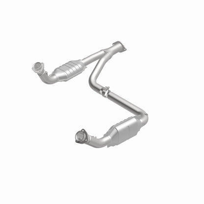 MagnaFlow Direct Fit Catalytic Converter 00-01Tahoe/Yukon V8 5.7L
