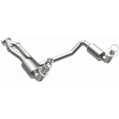 MagnaFlow DF Catalytic Conv OEM 2005 GMC Sierra/Chevrolet Silverado 1500/Cadillac Escalade Underbody