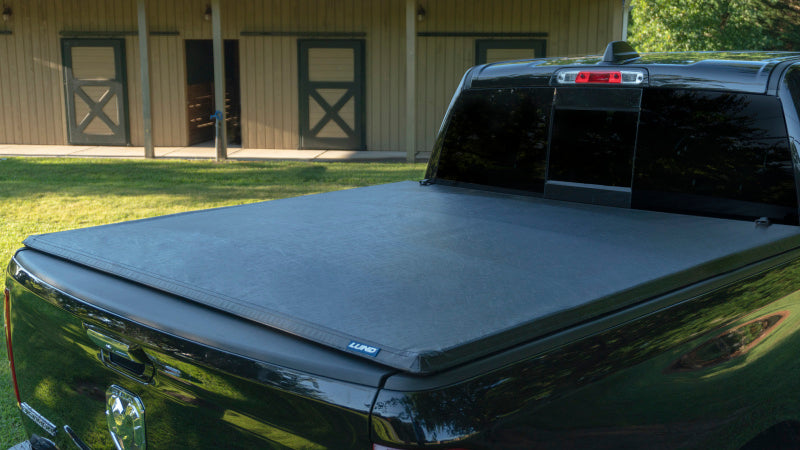 Lund 05-17 Nissan Frontier (5ft. Bed w/o Utility Track) Genesis Tri-Fold Tonneau Cover - Black